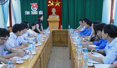 Đồng chí Nguyễn Thị Hà phát biểu tại buổ làm việc